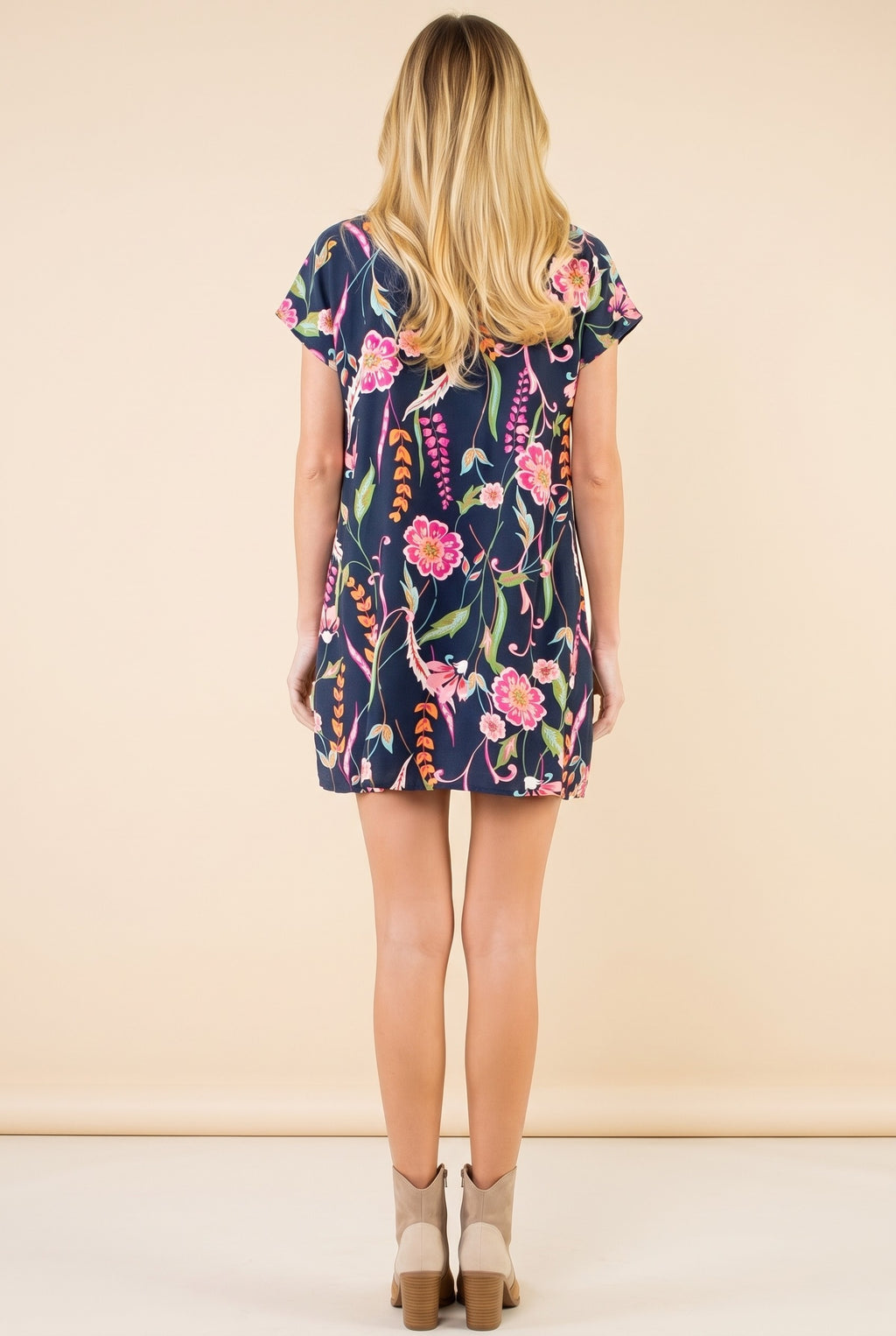 Back view of the navy floral short sleeve shift dress.