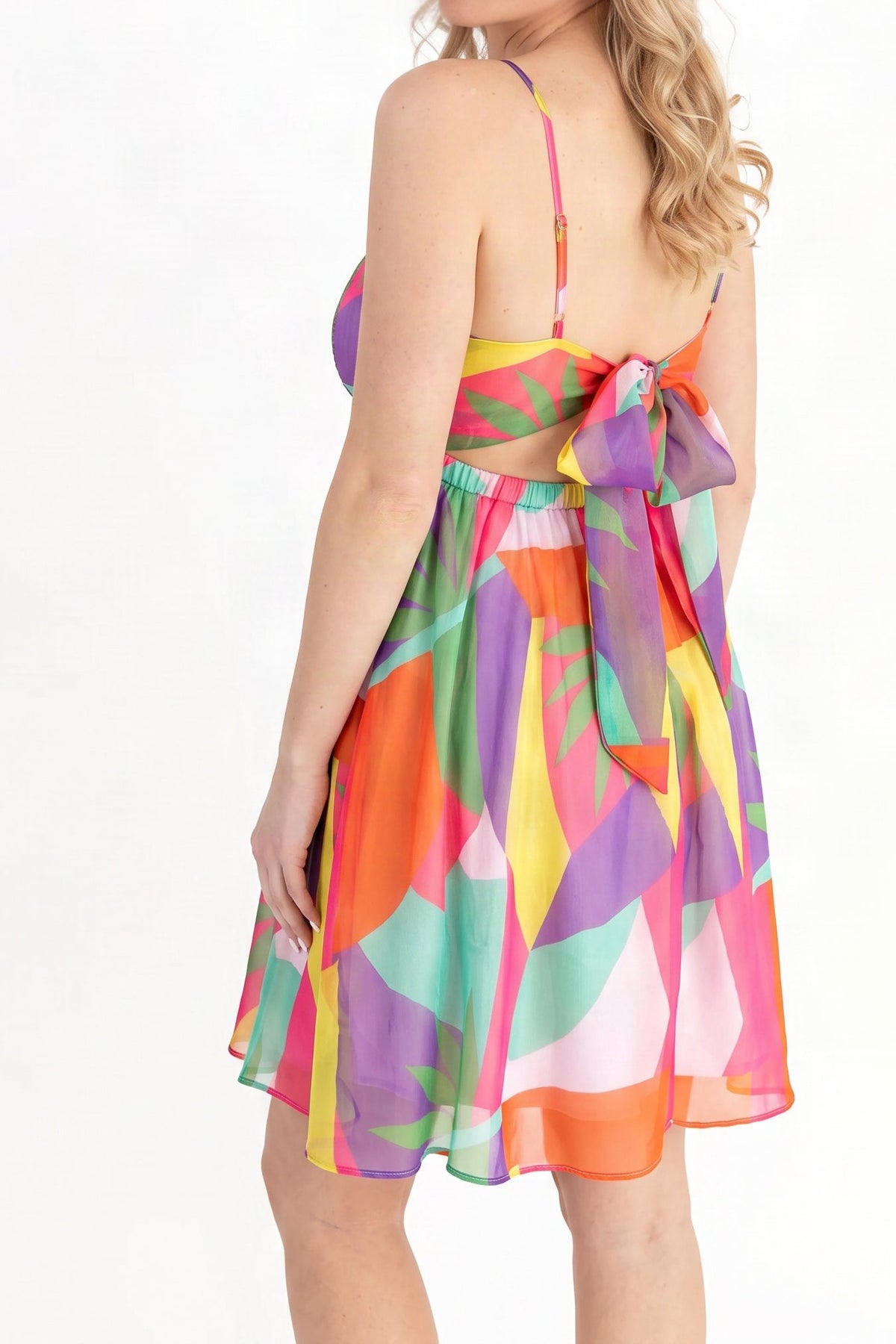 Back of the multicolour geometric print summer mini dress with its bow, from the chin down