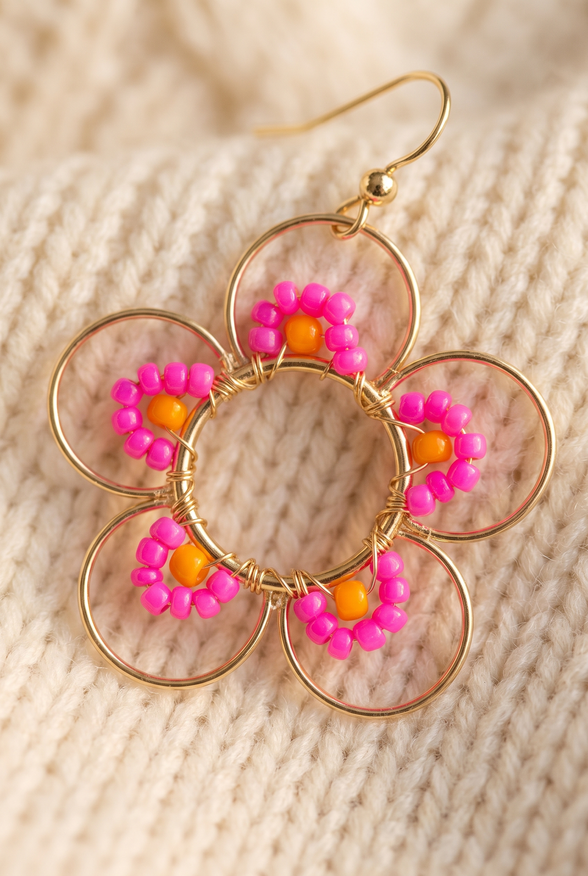 Daisy Earrings, Detail
