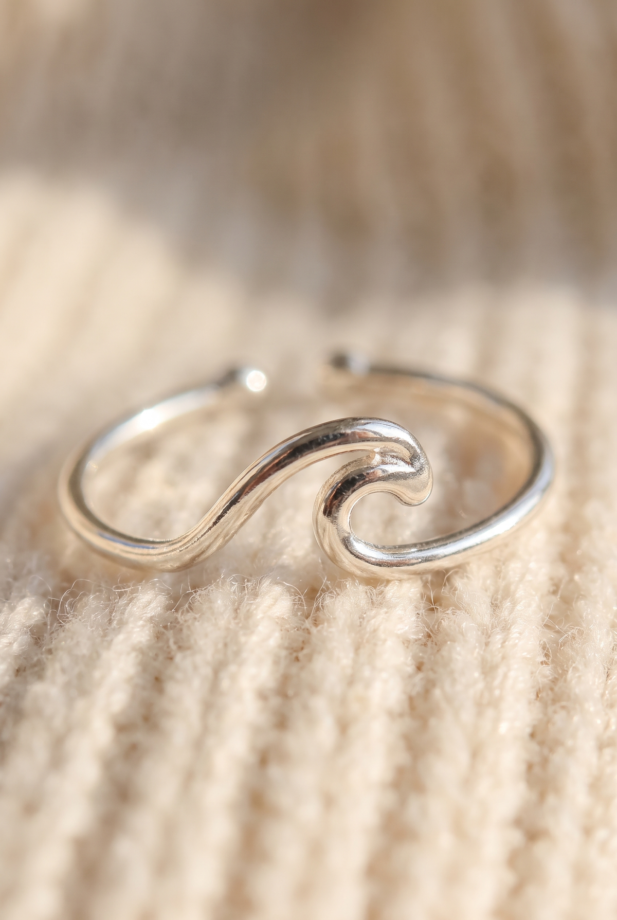 Fiona Wave Cutout Adjustable Ring, Detail