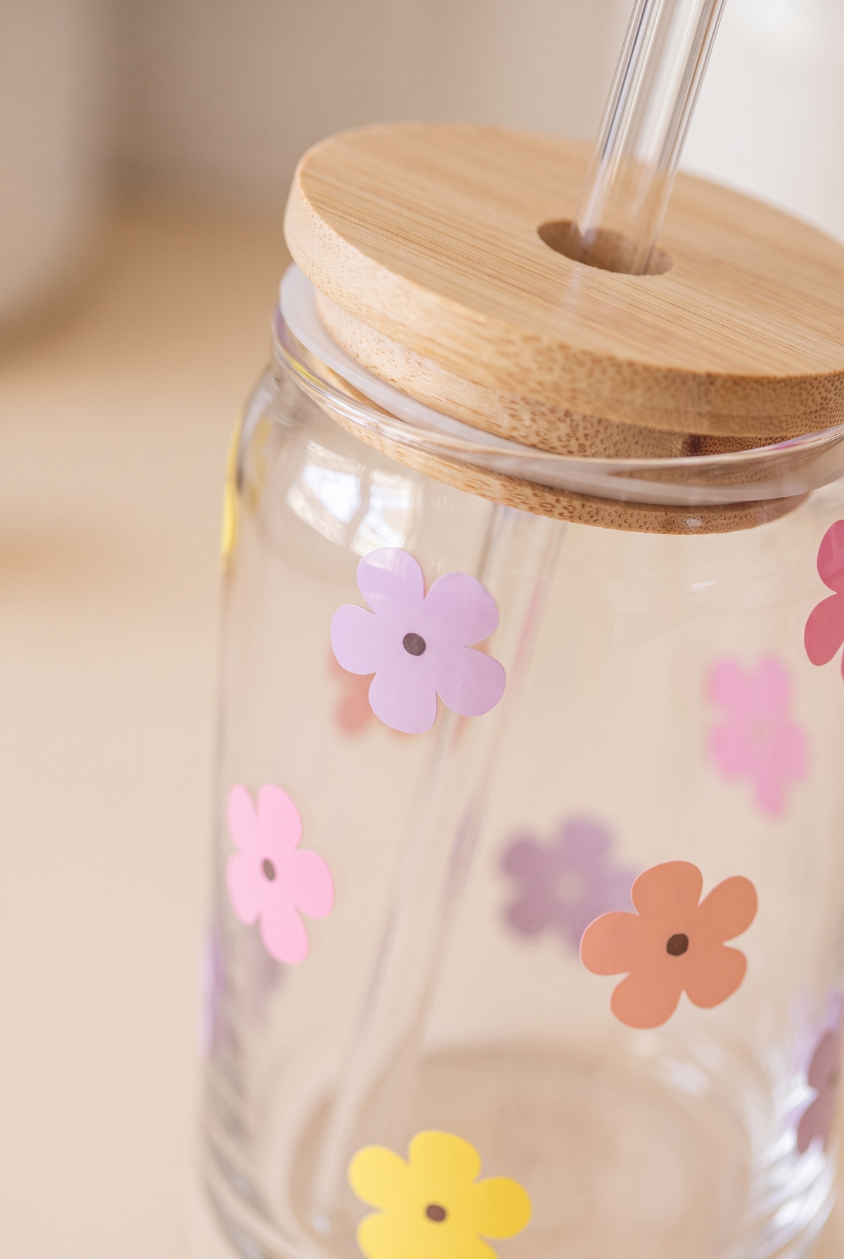 Josie Daisy Glass Cup, Detail