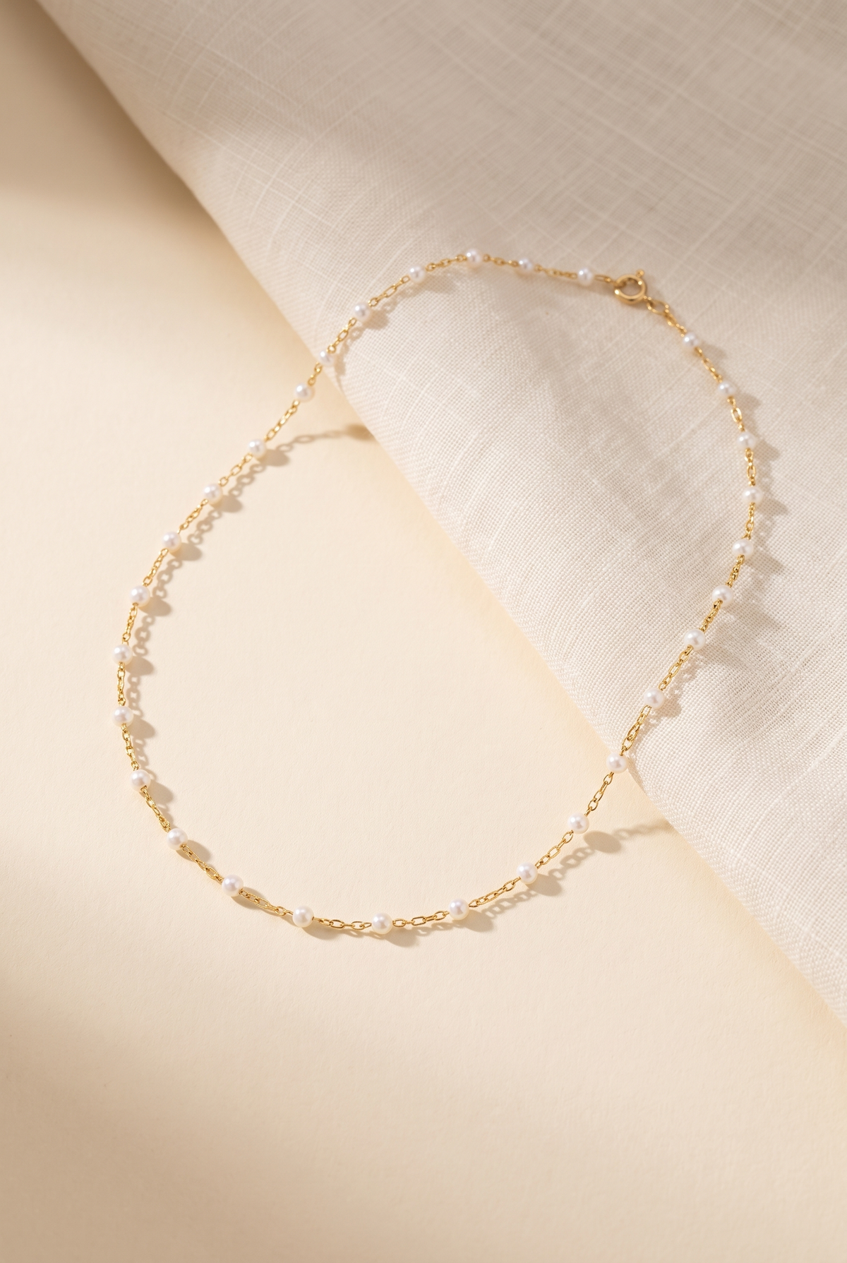 Kate Chain Pearl Necklace, Still life