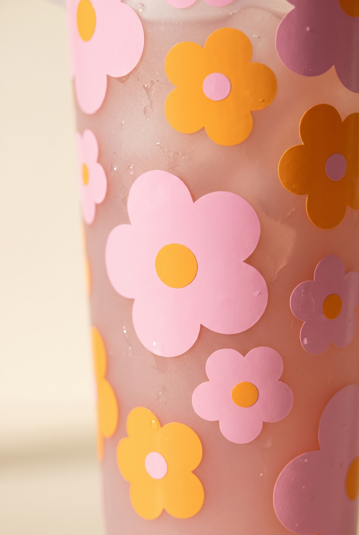 Myla Pink & Orange Retro Flowers Iced Coffee Cup, Detail