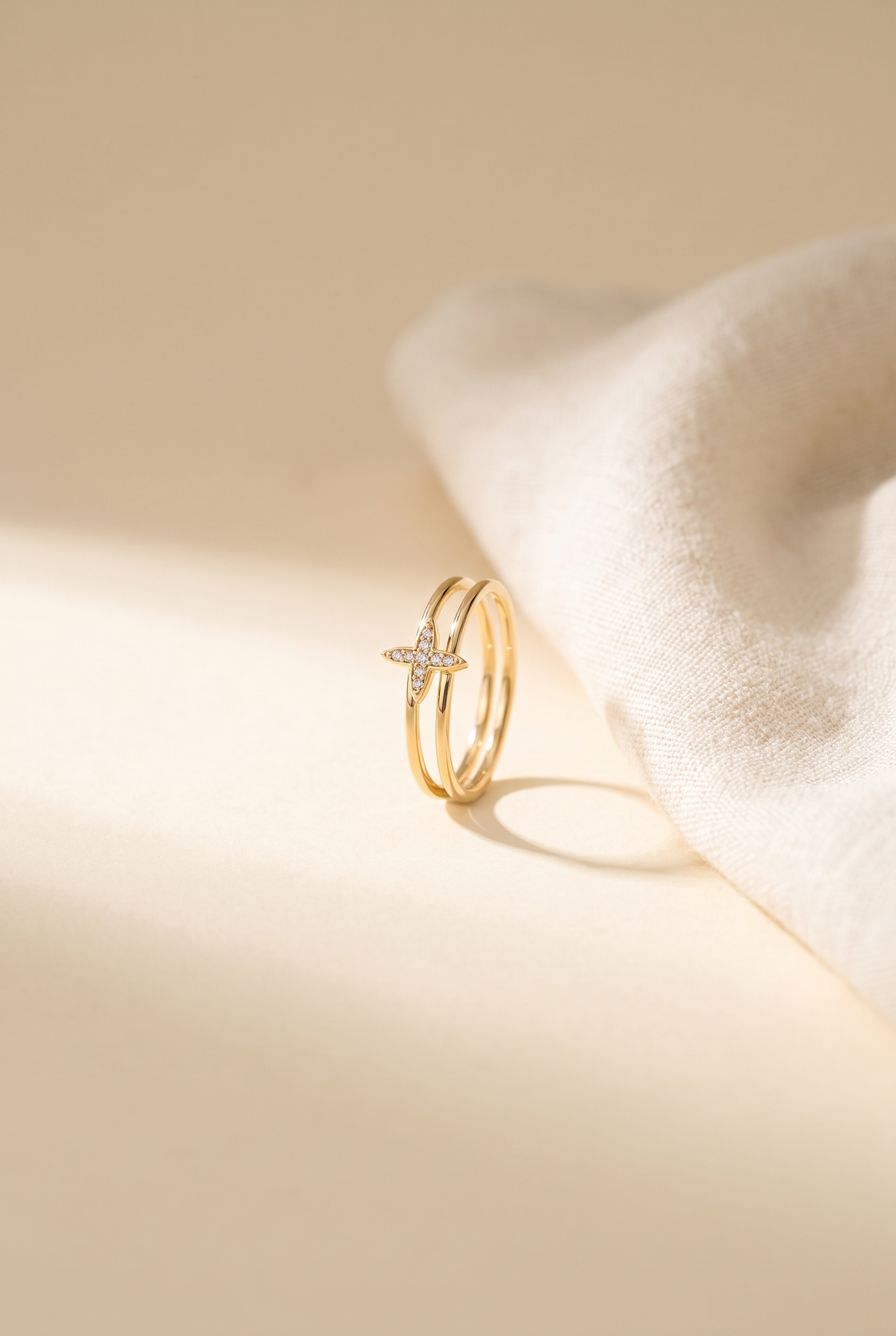 Nia Double Ring, Still life