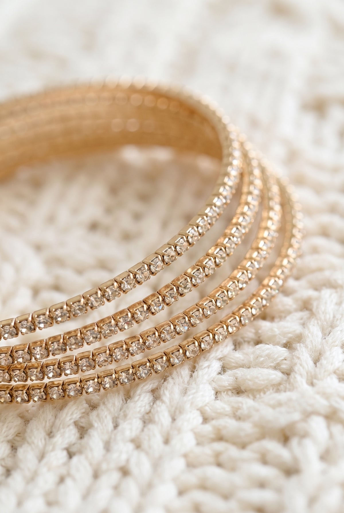 Nora Bangle, Detail