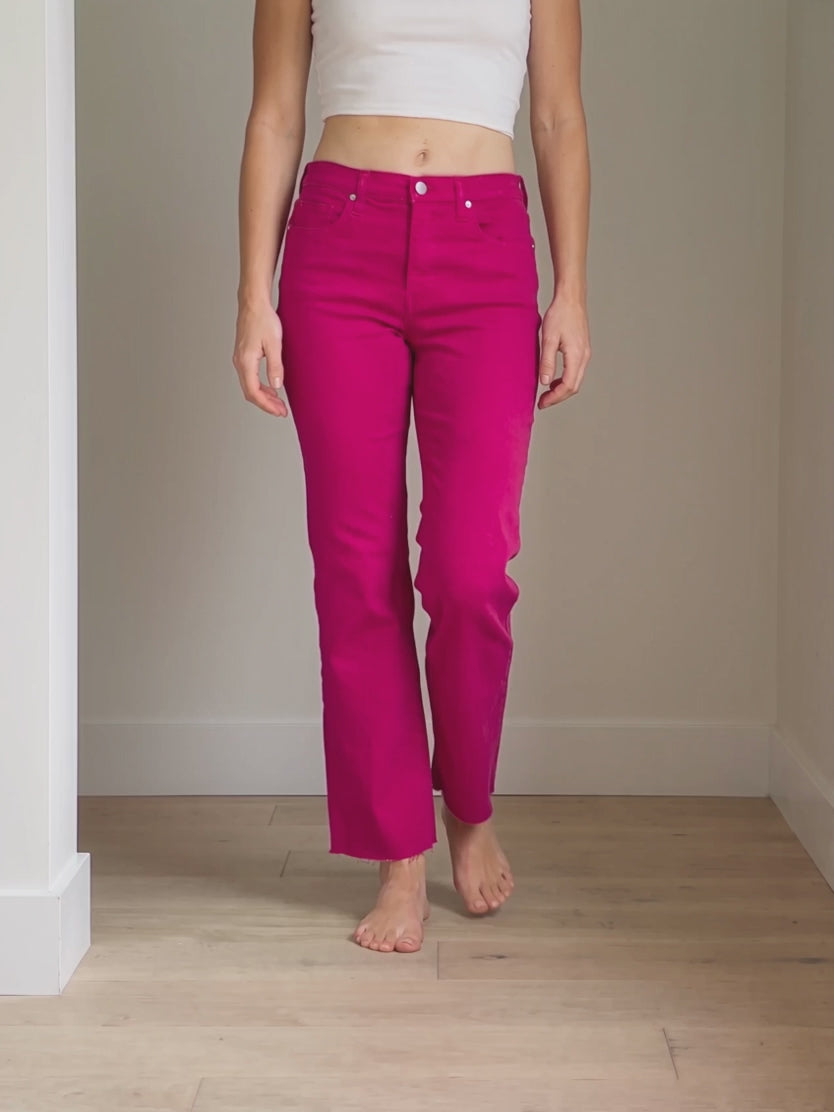 Bright Side High Rise Straight Pants moving naturally as Elsa walks and uses the front pocket.