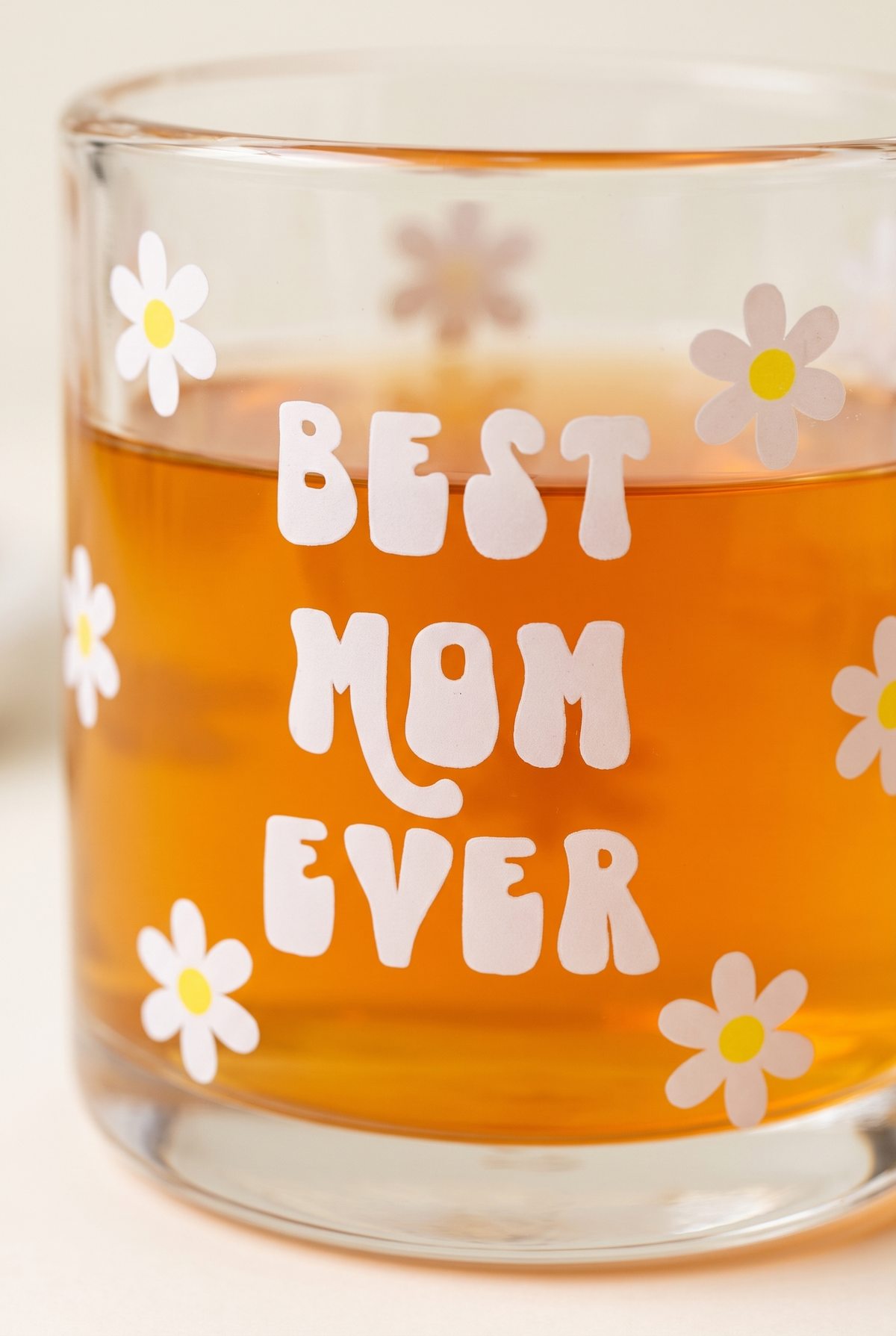 Spring Daisy Best Mom Ever Coffee Mug, Detail