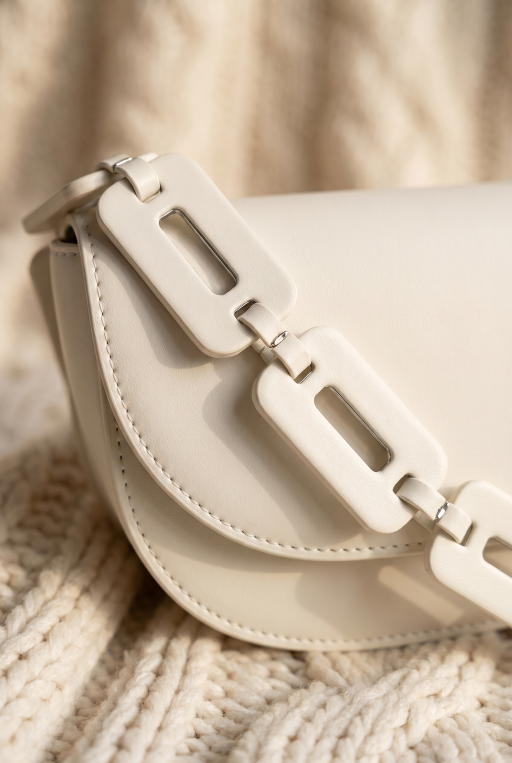 Willow Luxury Vegan Shoulder Bag, Detail